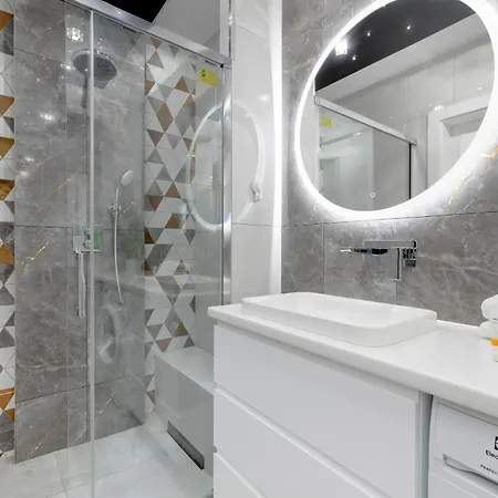 شقة Modern With Private Garden By Renters Prestige