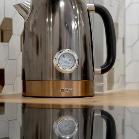 شقة Modern With Private Garden By Renters Prestige