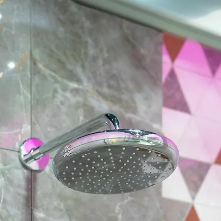 Modern With Private Garden By Renters Prestige * مينزفوجة