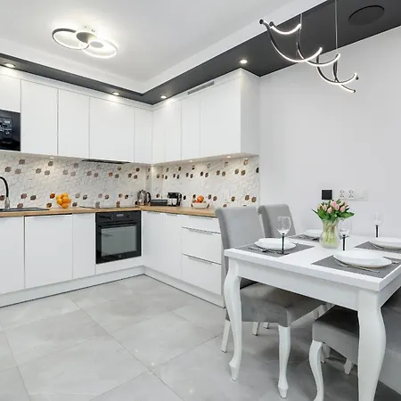 Modern With Private Garden By Renters Prestige