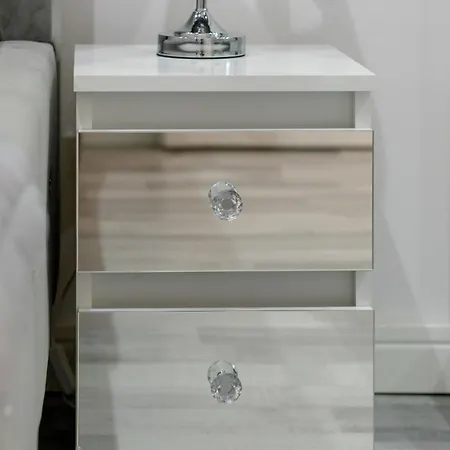 شقة Modern With Private Garden By Renters Prestige