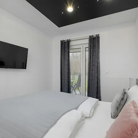 Apartment Modern With Private Garden By Renters Prestige Międzywodzie